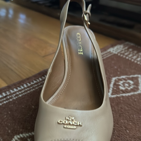 Like new AUTHENTIC COACH WEDGE SLINGS TAN worn a few times indoors COMFY AND HOT - Picture 4 of 7
